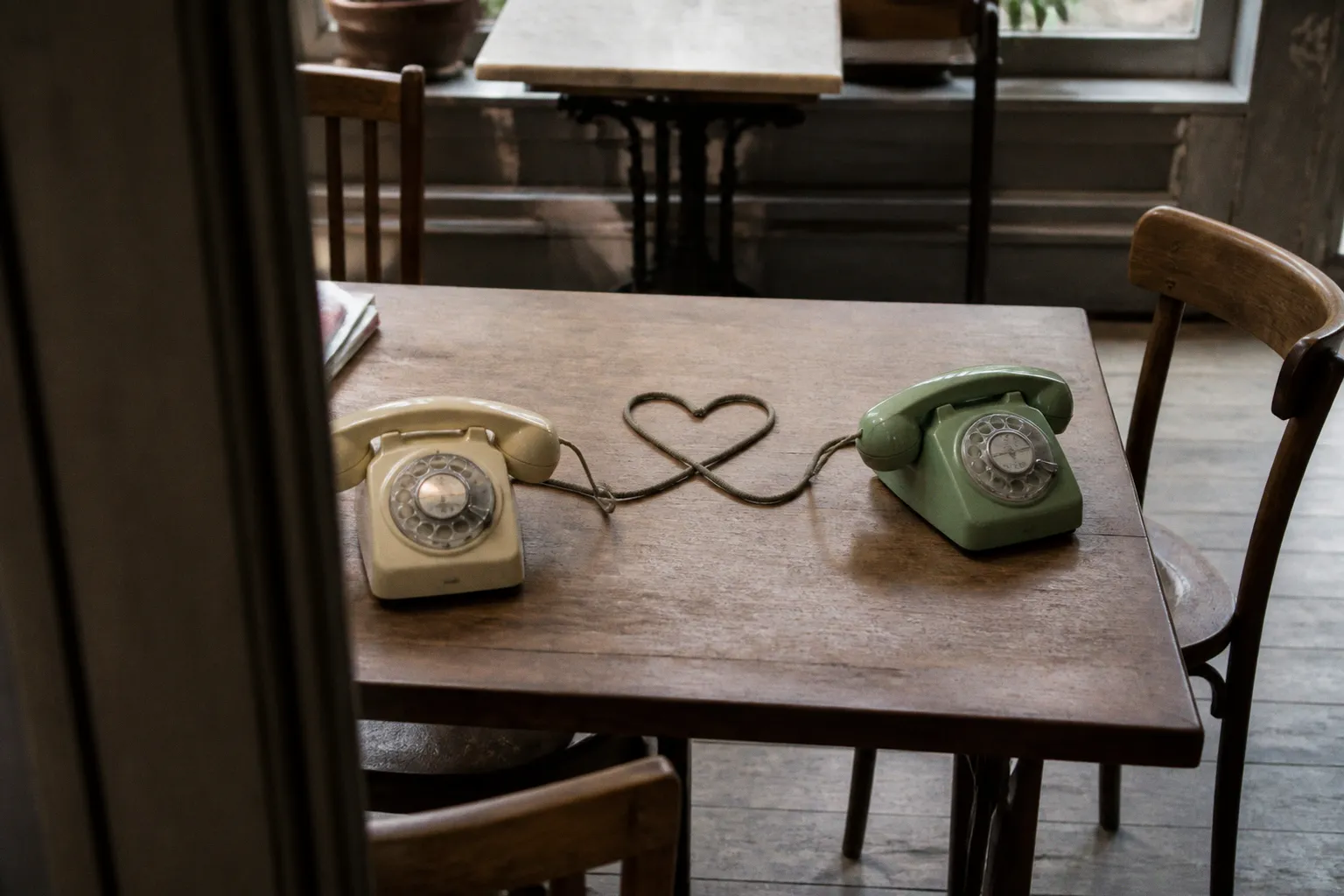 Cercle d'amis ou site de rencontre : où chercher l'amour ?