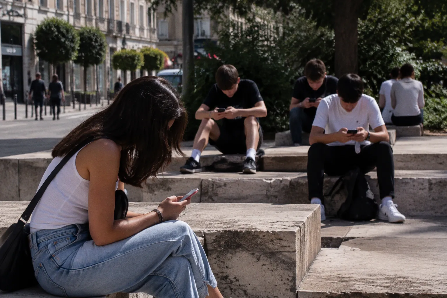 LIVRE. Numérique, réseaux sociaux et intelligence artificielle : nos vies sont-elles devenues des capsules