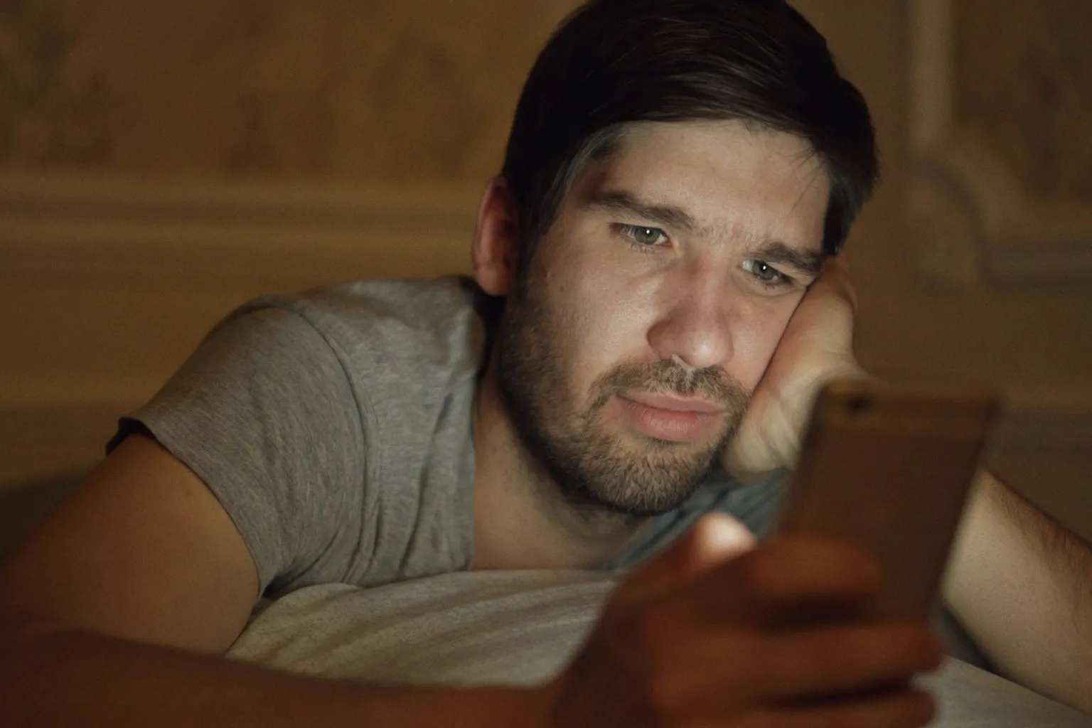 Pourquoi les utilisateurs silencieux des réseaux sociaux ne sont pas passifs