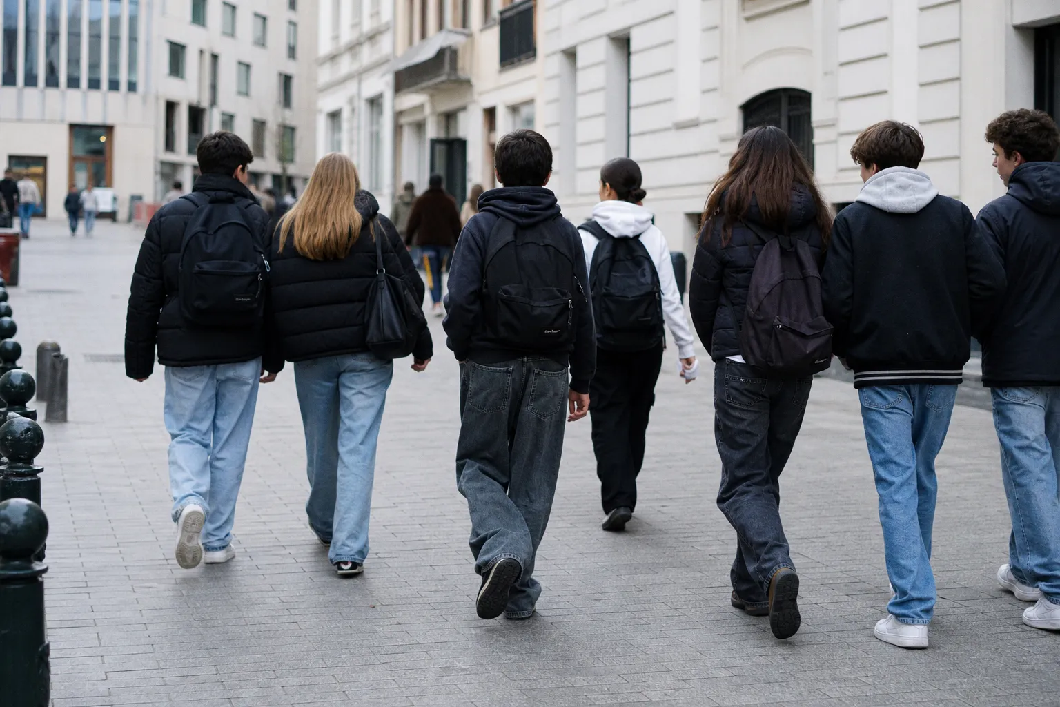 Réseaux sociaux en Belgique : le projet d'interdiction aux moins de 15 ans en question