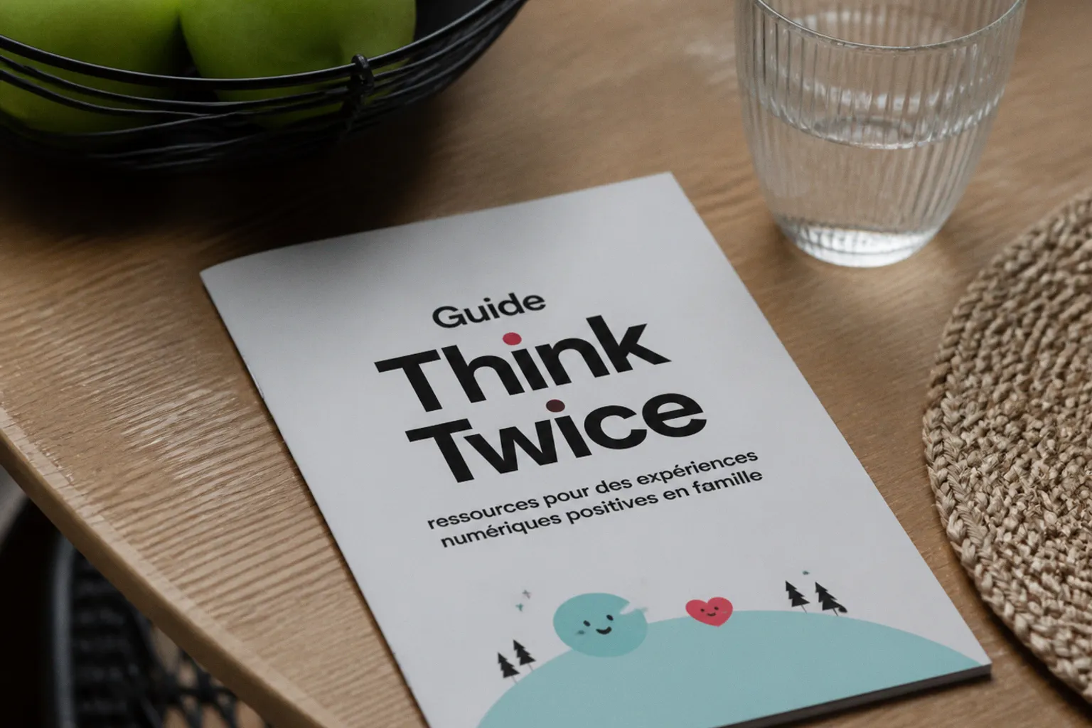 TikTok lance son guide ThinkTwice pour sécuriser les usages numériques en famille